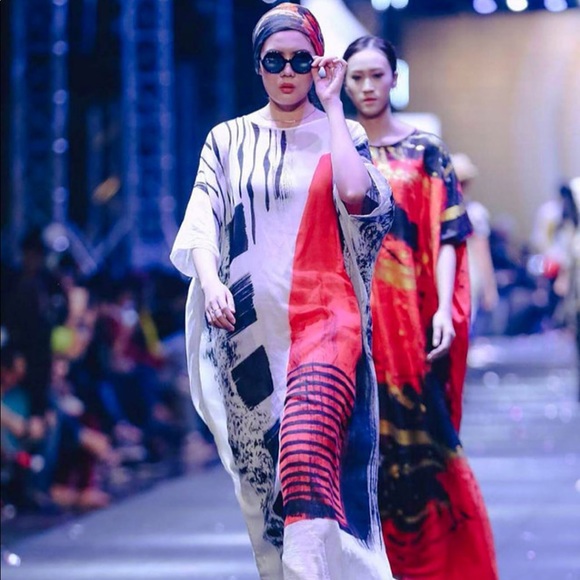 Yodyoko Hand Painted Silk Kaftan NWOT - Picture 5 of 6